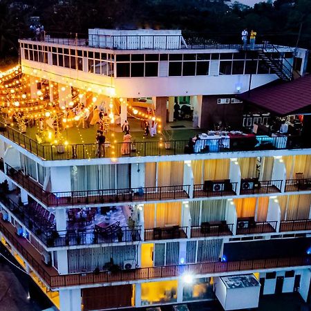 ホテル Sky View Grand キャンディー エクステリア 写真