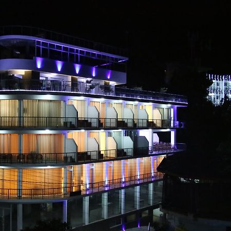 ホテル Sky View Grand キャンディー エクステリア 写真